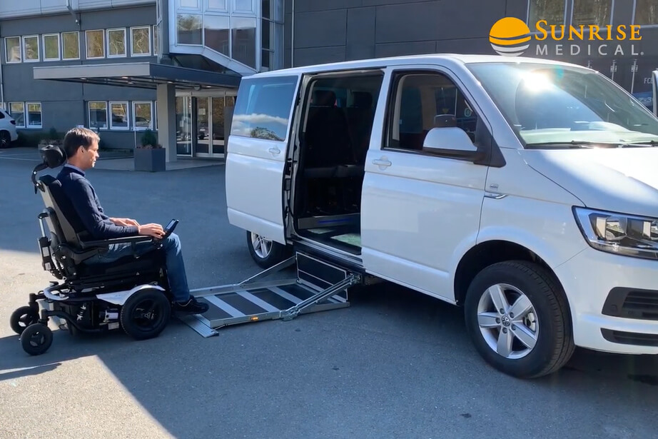 LS 300 passer godt i bil!