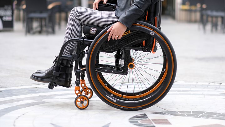 Optimalt oppsett av manuell rullestol for person som kjører rullestol med armene (engelsk tekst)